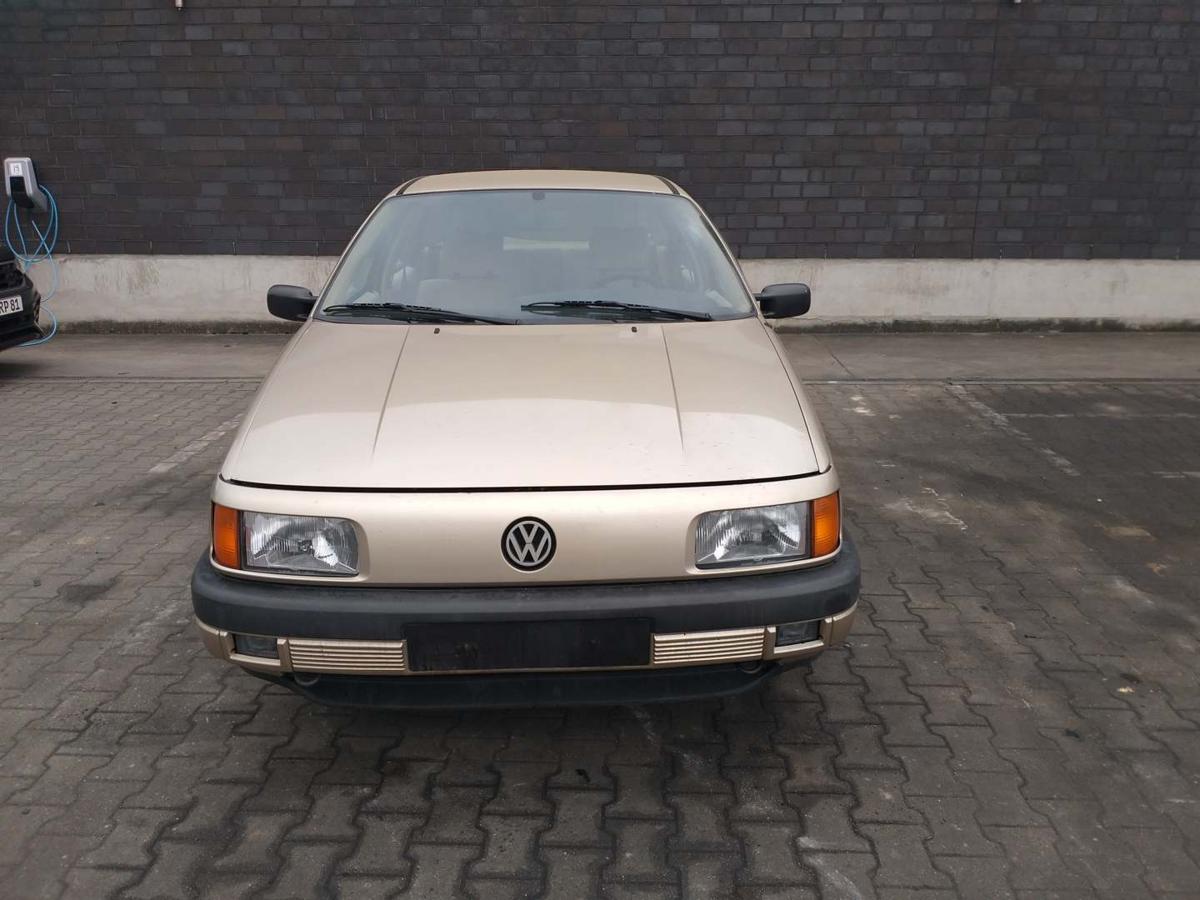 VW Passat 35I B3 original Kühlergrill Kalaharibeige LA1Y Bj.1988 VW Passat 35I B3 original Kühlergrill Kalaharibeige LA1Y Bj.1988